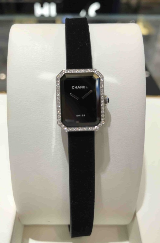 PREMIÈRE RIBBON watch. Steel and diamonds, black velvet rubber strap, black lacquered dial